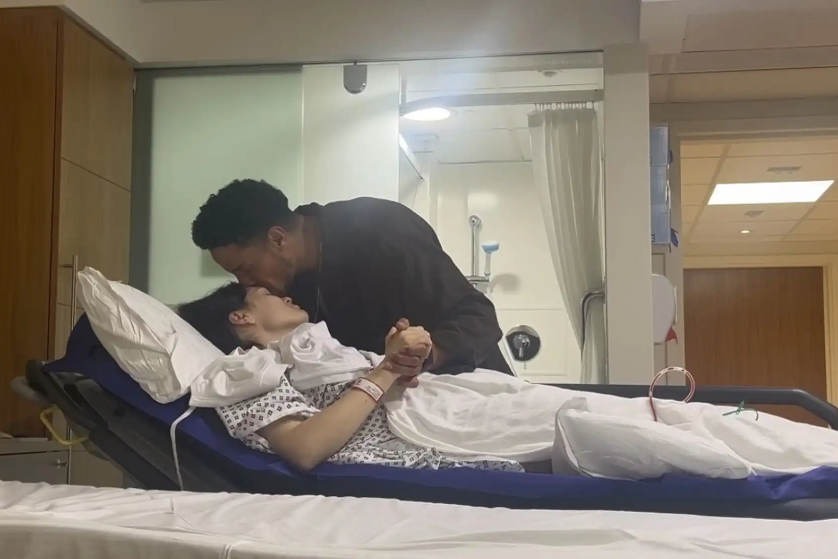 Jessie J Undergoes Surgery